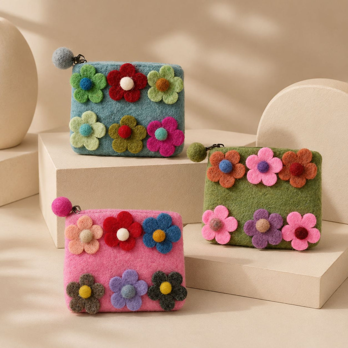 Estuches con cremallera de fieltro con flores (3 surtidos)