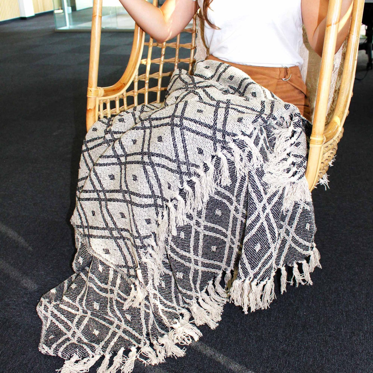 Mantas Boho Comfort - Negro y Beige Regency