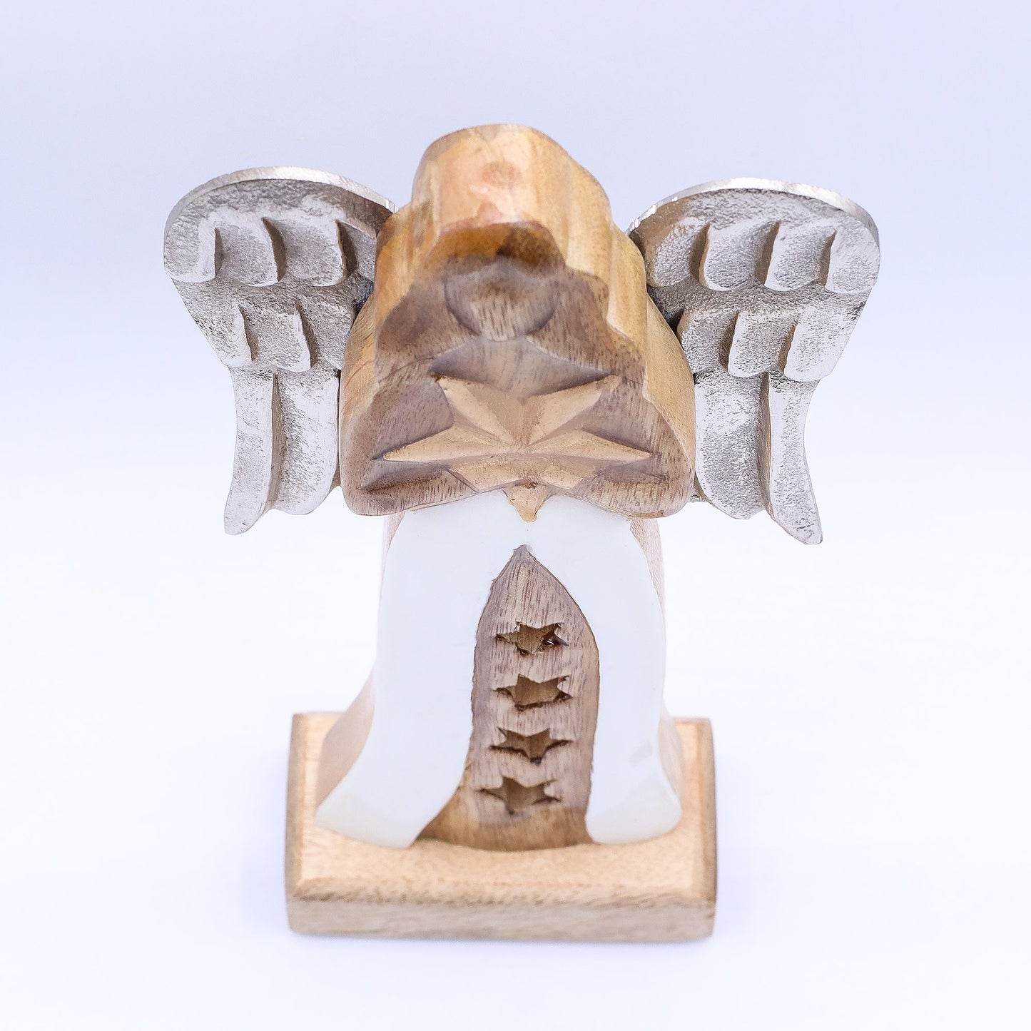 Gran estrella de madera de mango, alas de ángel metálicas y detalle esmaltado