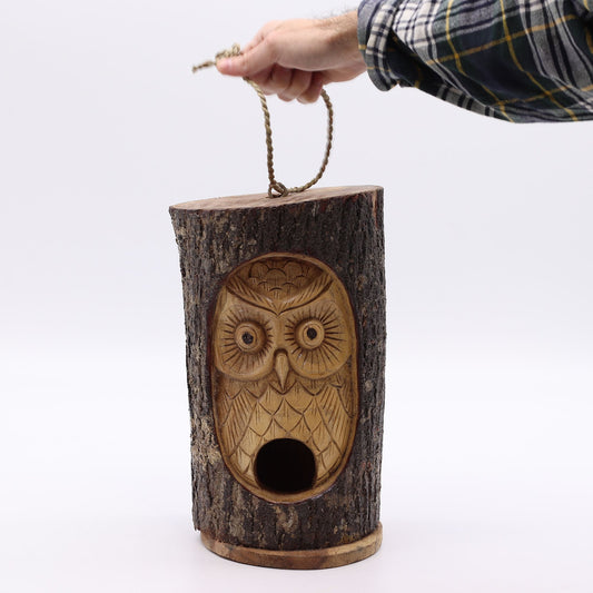 Cara de tronco de árbol - Casa para aves - Búho sabio