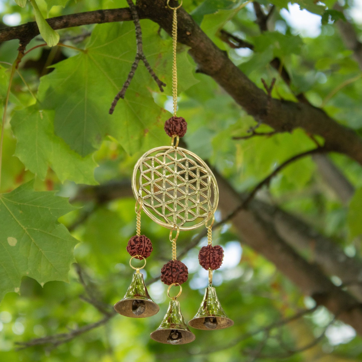 Campanas Indias - Flor de la Vida de Latón con Cuentas de Rudraksha - 3 Campanas - 6x27cm